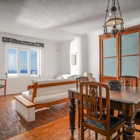 Serenity - Traditional House With Stunning Sea View Feriehus