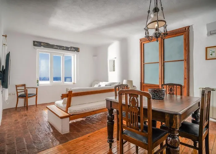 Serenity - Traditional House With Stunning Sea View بيت للعطل