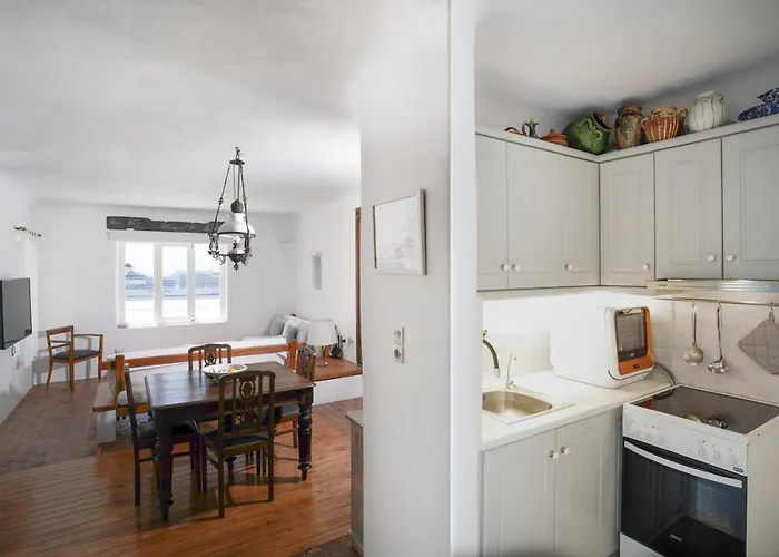 Serenity - Traditional House With Stunning Sea View بيت للعطل *