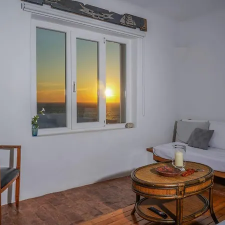 Serenity - Traditional House With Stunning Sea View Casa de Férias *